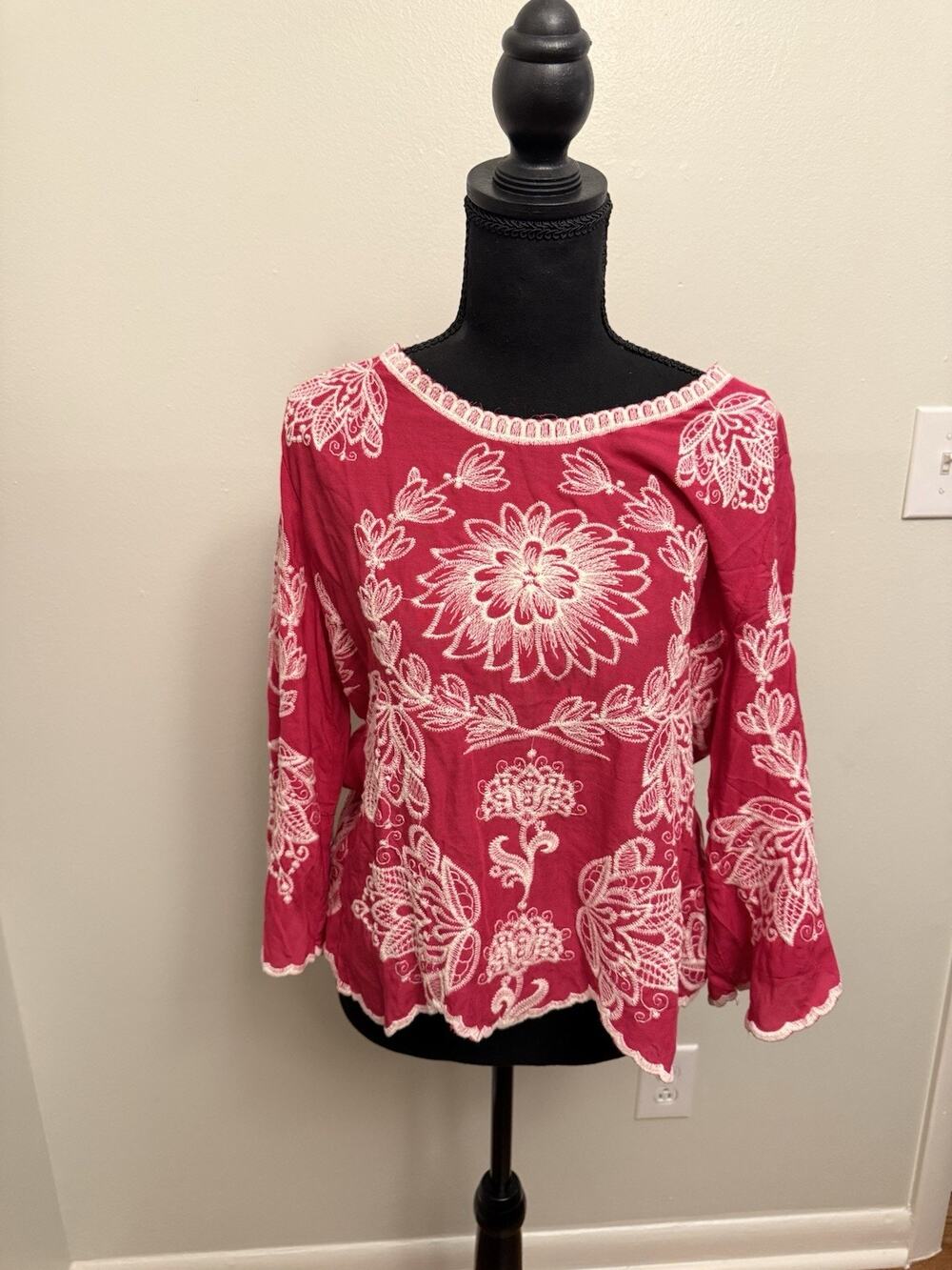Womens Top-SOLITAIRE-fuchsia/ivory floral embroidered 100% rayon cottagecore-LG